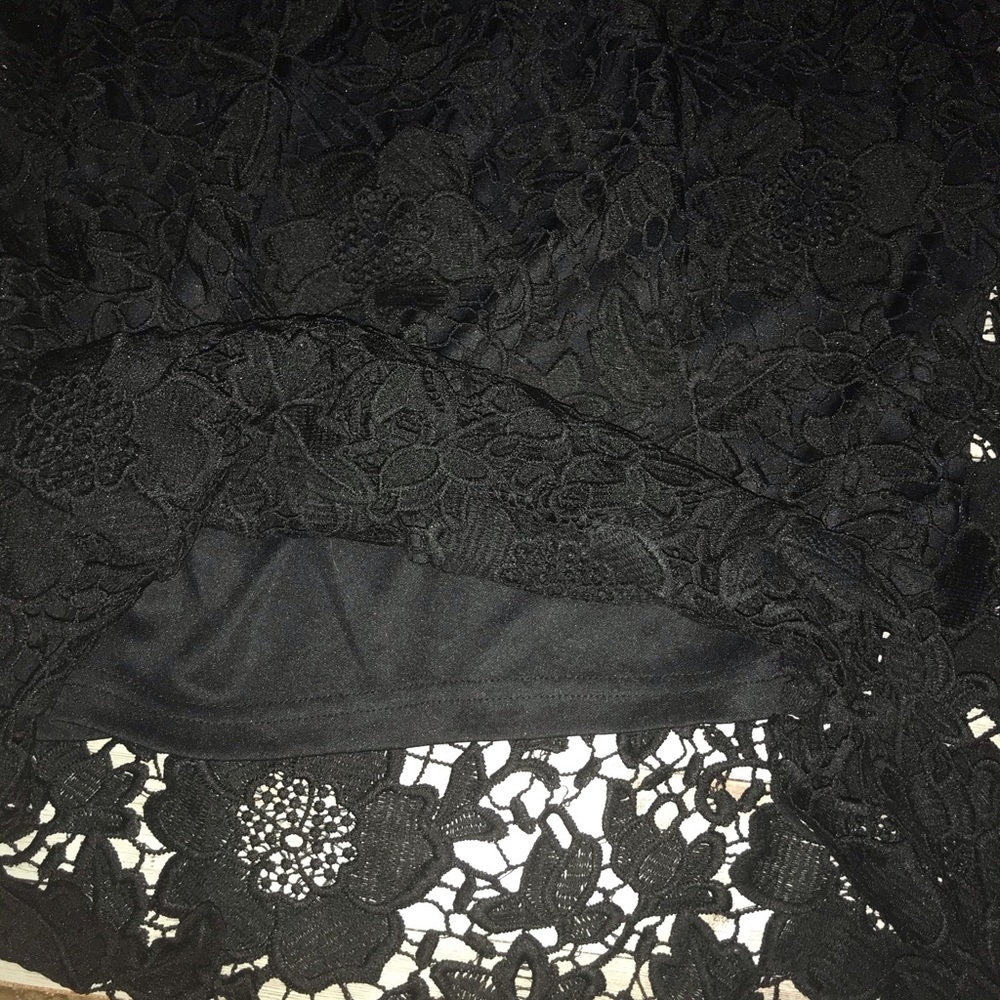 Black lace skirt - Picture 4 of 4